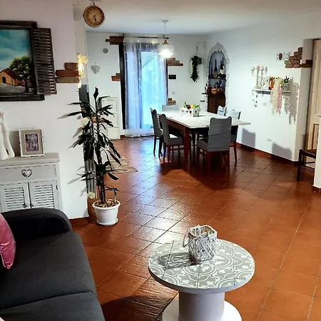 Lägenhet Shabby Chic Con Cucina E Giardino Privato Pomarico