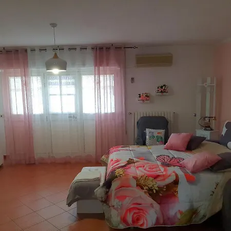 Lägenhet Shabby Chic Con Cucina E Giardino Privato *