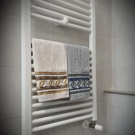 Lägenhet Shabby Chic Con Cucina E Giardino Privato