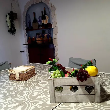 Shabby Chic Con Cucina E Giardino Privato Lägenhet