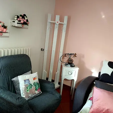 Shabby Chic Con Cucina E Giardino Privato Lägenhet