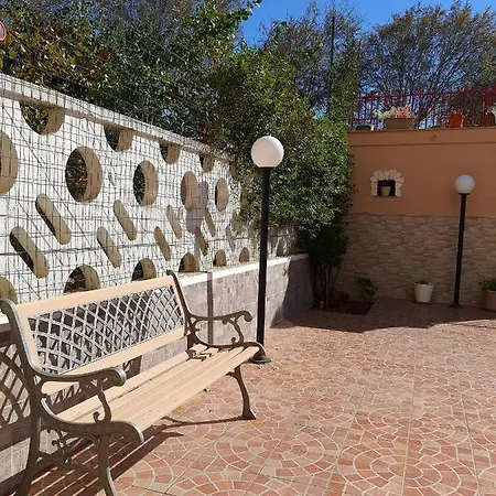 Lägenhet Shabby Chic Con Cucina E Giardino Privato