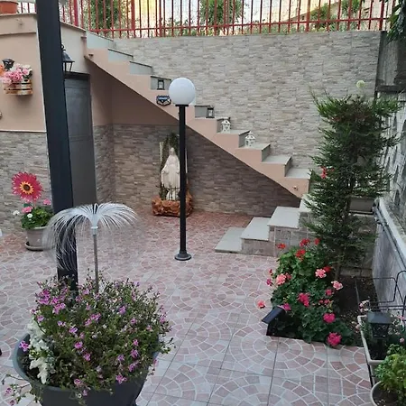 Shabby Chic Con Cucina E Giardino Privato Apartmán