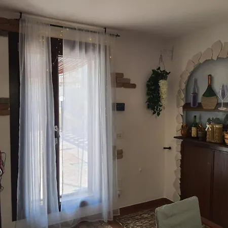 Lägenhet Shabby Chic Con Cucina E Giardino Privato *