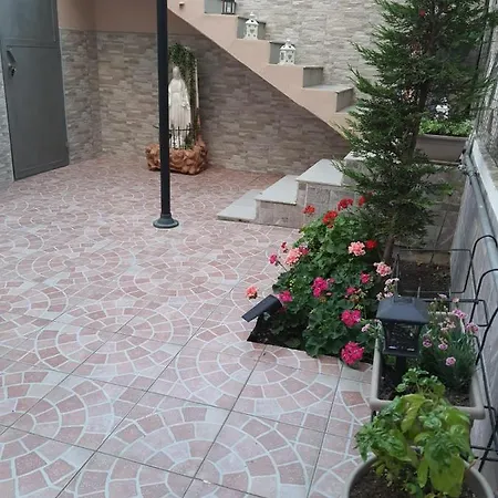 Apartmán Shabby Chic Con Cucina E Giardino Privato *