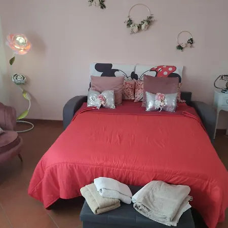 Shabby Chic Con Cucina E Giardino Privato Lägenhet