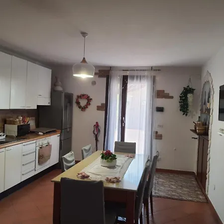 Shabby Chic Con Cucina E Giardino Privato