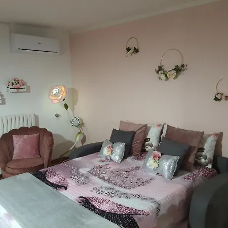 Lägenhet Shabby Chic Con Cucina E Giardino Privato *