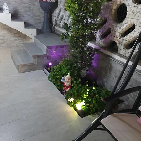 Lägenhet Shabby Chic Con Cucina E Giardino Privato