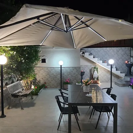 Lägenhet Shabby Chic Con Cucina E Giardino Privato Pomarico