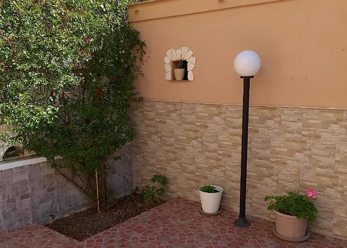 Shabby Chic Con Cucina E Giardino Privato Apartmán *