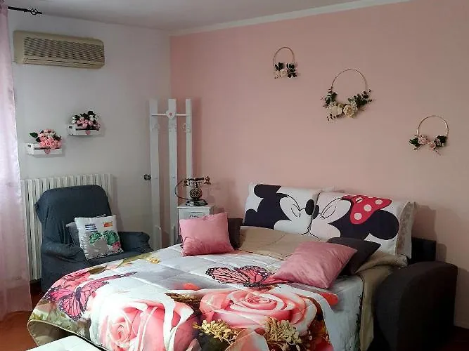 Shabby Chic Con Cucina E Giardino Privato Apartmán *