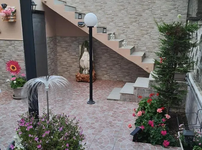 Shabby Chic Con Cucina E Giardino Privato Apartmán