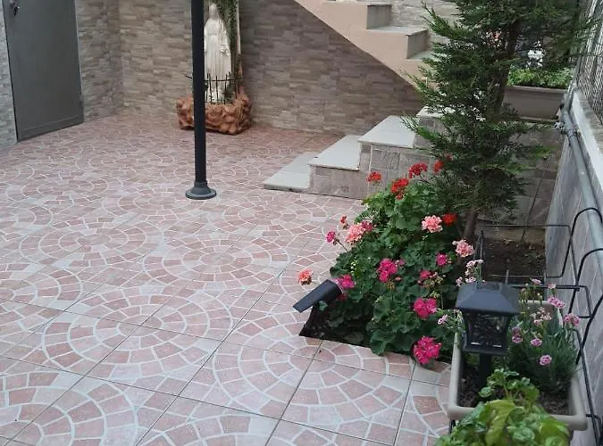 Apartmán Shabby Chic Con Cucina E Giardino Privato *