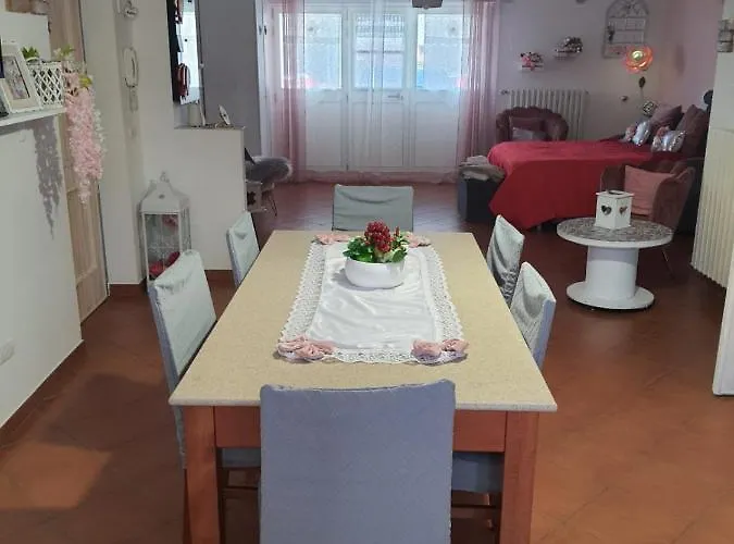 Shabby Chic Con Cucina E Giardino Privato Apartmán *